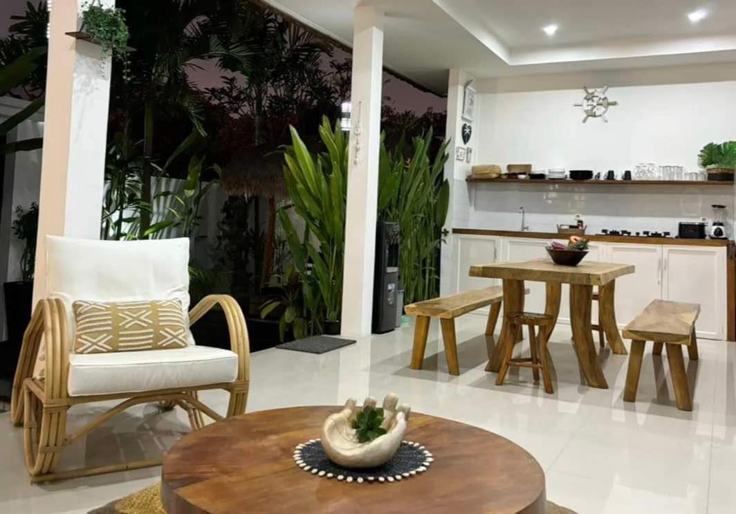 The Captains Villa Lembongan Exterior photo