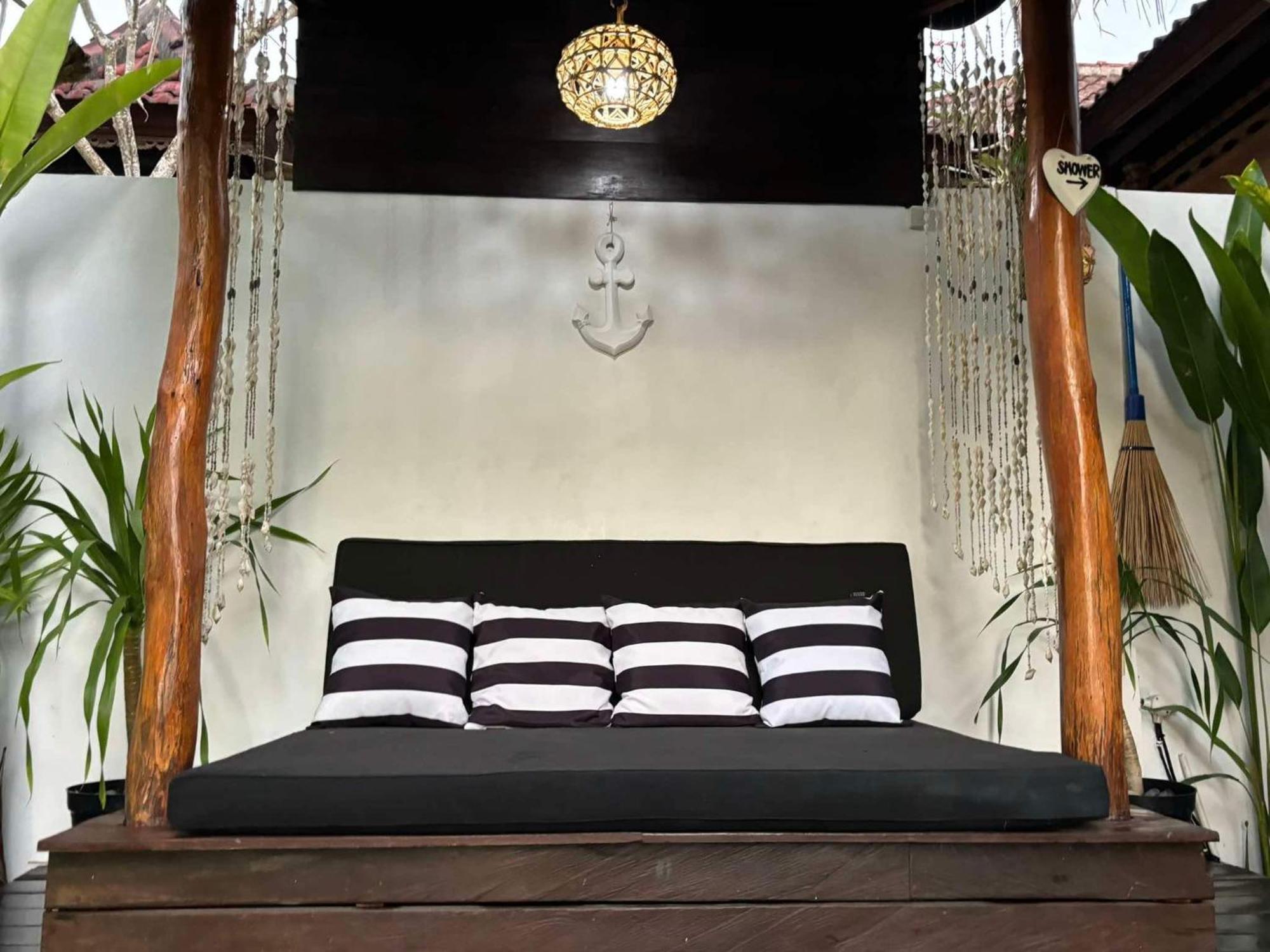 The Captains Villa Lembongan Exterior photo